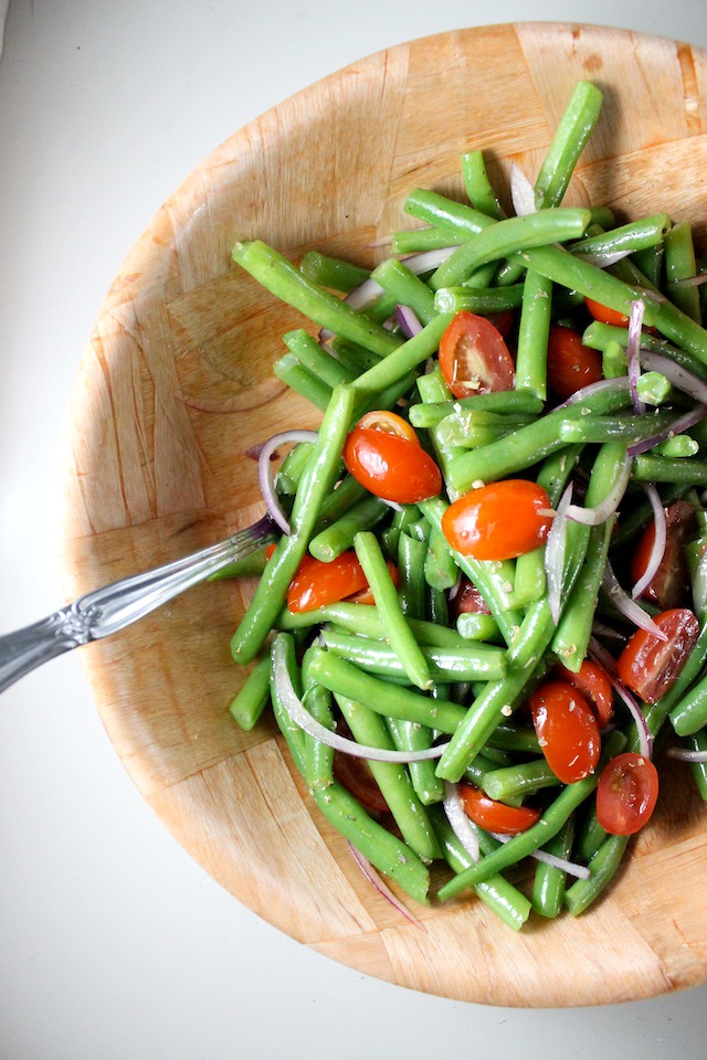 Cold Green Bean Salad with Cherry Tomatoes, Red Onion, Oregano & Red Wine Vinaigrette Keys to