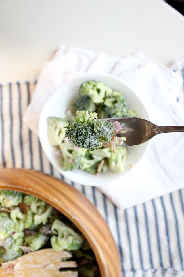 Broccoli Salad with Bacon, Walnuts Raisin and Greek Yogurt Dressing ...
